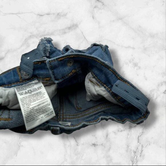 Old Navy Toddler Girls 4T Adjustable Denim Daisy-Embroidered Frayed Hem Shorts - Picture 3 of 11